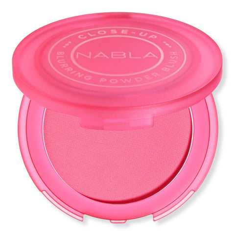Close-Up Blurring Powder Blush