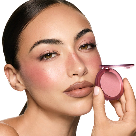 Close-Up Blurring Powder Blush