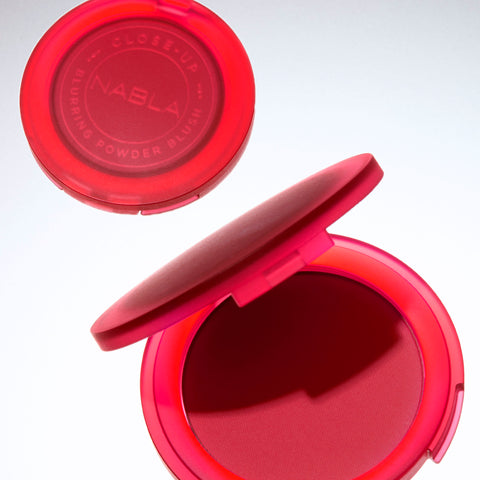 Close-Up Blurring Powder Blush