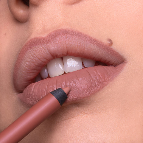 Close-Up Lip Shaper