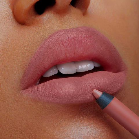 Close-Up Lip Shaper