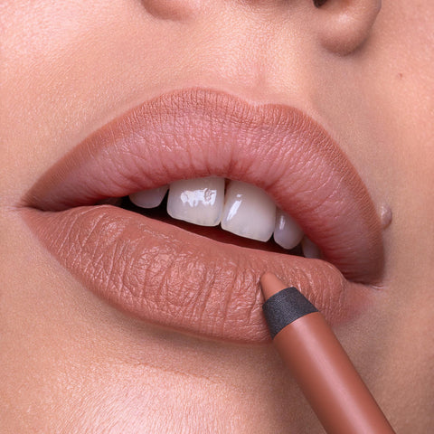 Close-Up Lip Shaper