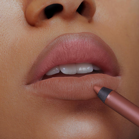 Close-Up Lip Shaper