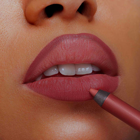 Close-Up Lip Shaper