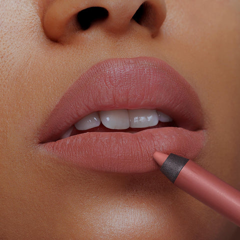 Close-Up Lip Shaper