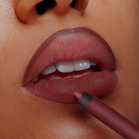 Close-Up Lip Shaper