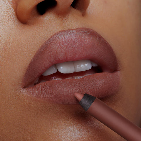 Close-Up Lip Shaper