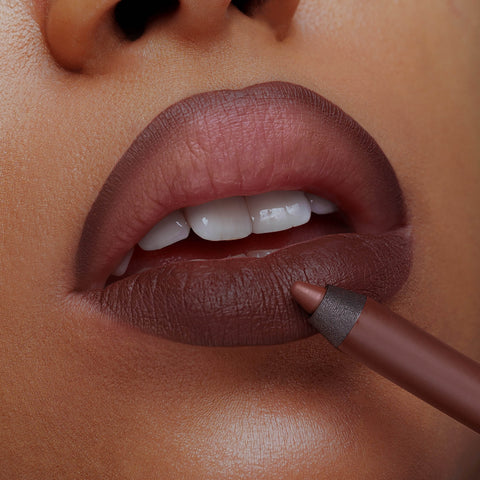 Close-Up Lip Shaper